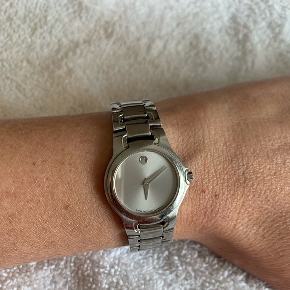 Movado watch with 1 diamond - Picture 1 of 7